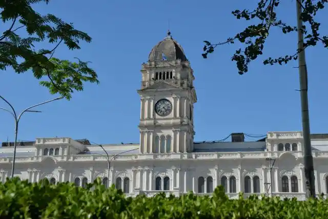 Reducen el trabajo presencial en la administración pública provincial en Paraná
