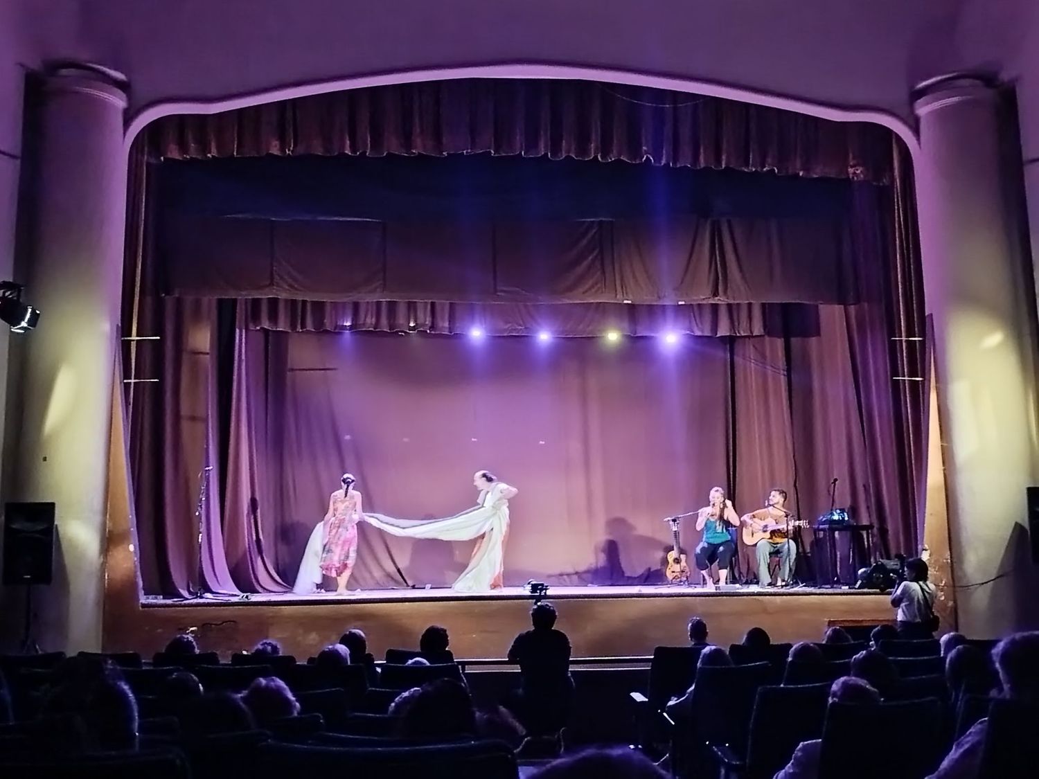 El Cine Teatro Emilio Berisso fue el anfitrión del estreno de “Resistiendo”