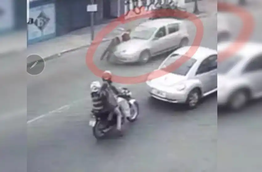 Buscan a un hombre que atropelló a un agente de tránsito