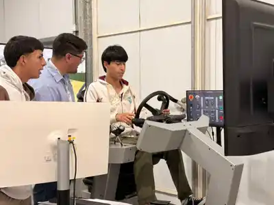 Alumnos de la Escuela N° 402 visitaron el Centro de Simuladores