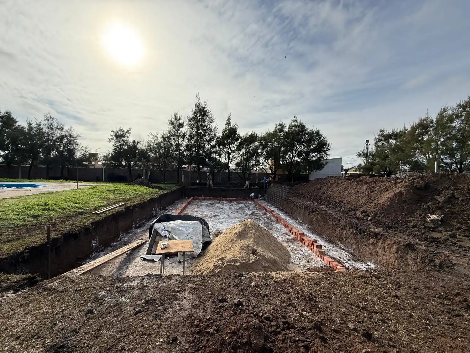 Avanza la construcción de la nueva pileta.