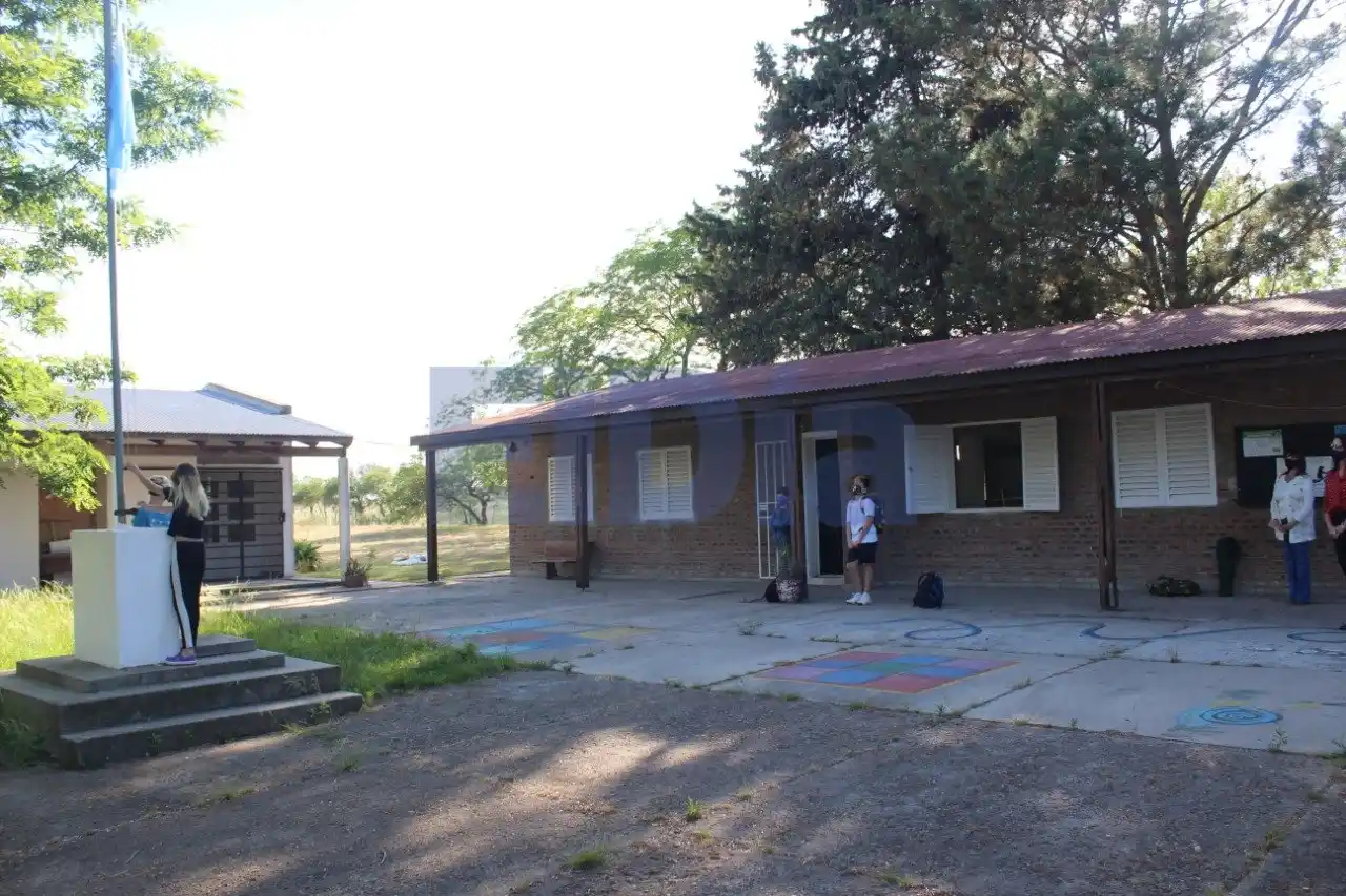 Con 4 chicos, la Escuela Tabaré de Pueblo Belgrano volvió a las clases presenciales