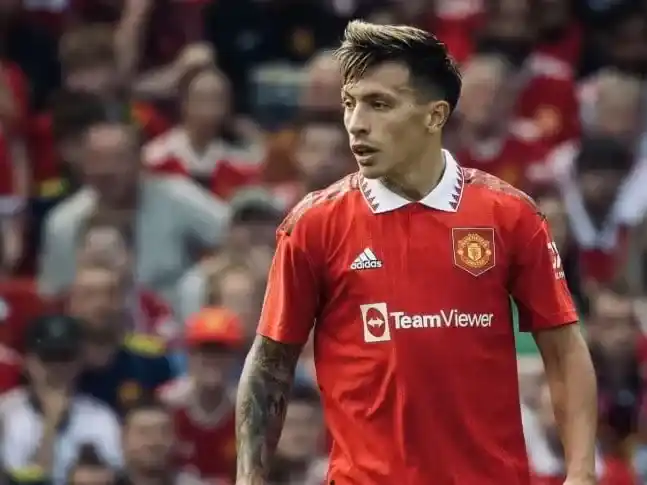 Lisandro Martínez resaltó el cambio de clima en el Manchester United tras la llegada de Carrick