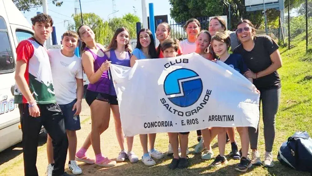 Nadadores del Club Salto Grande compitieron en Estudiantes de Paraná