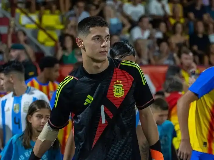 José Alberto Castelau, sparring de la Selección con tan solo 15 años.