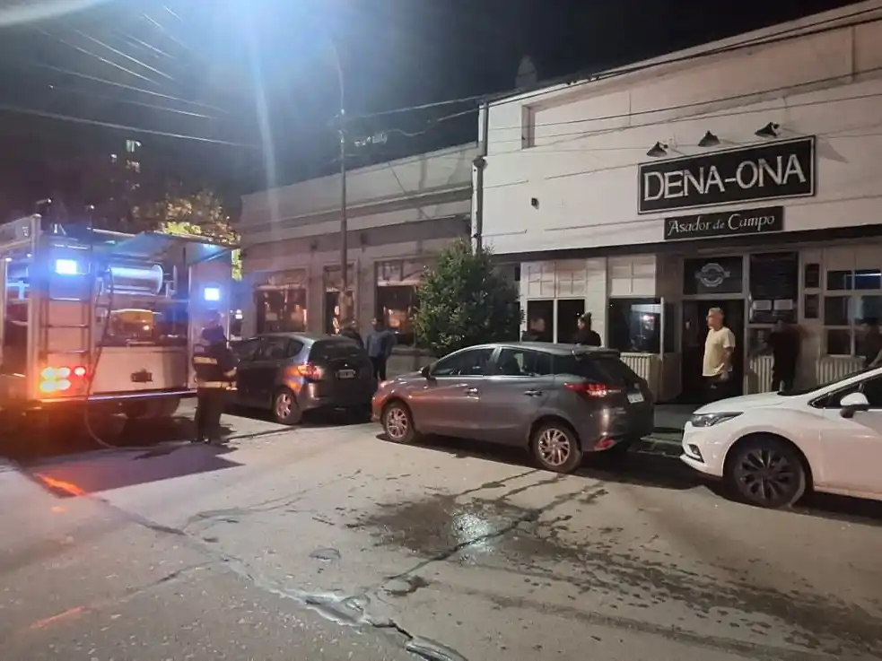 Rápidamente fue atendido por una ambulancia del SAME por quemaduras en sus manos.