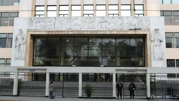 Los gremios docentes de la CGT suspendieron el paro tras el llamado a discutir salarios