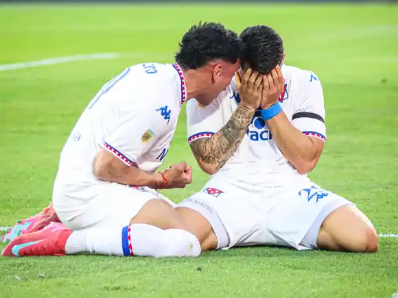 Nacho Russo, el hijo de Miguel, lloró en el minuto de silencio y metió un gol lleno de emoción