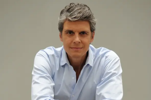 Diputado massista presentó un proyecto para reubicar las villas