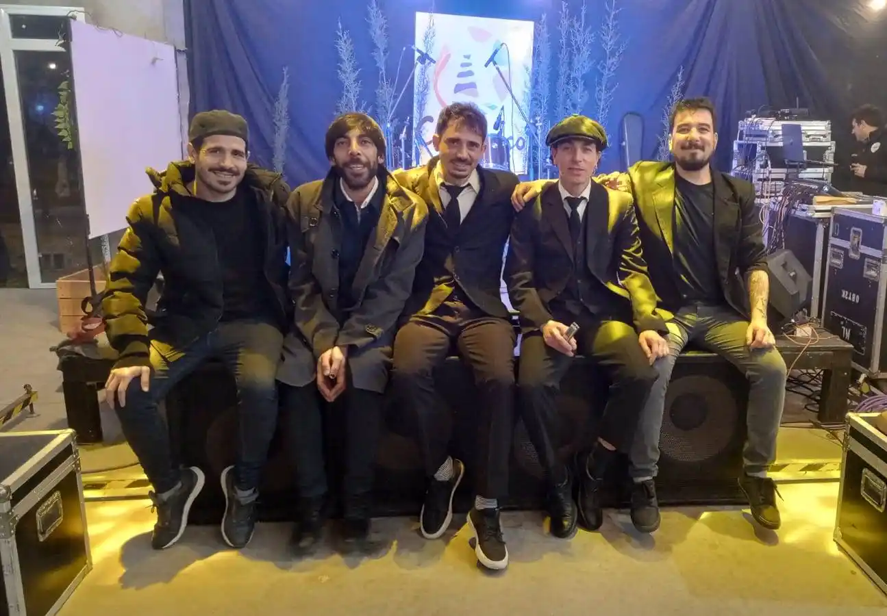 Smash & Company se presentó en la feria Inverná de Claromecó