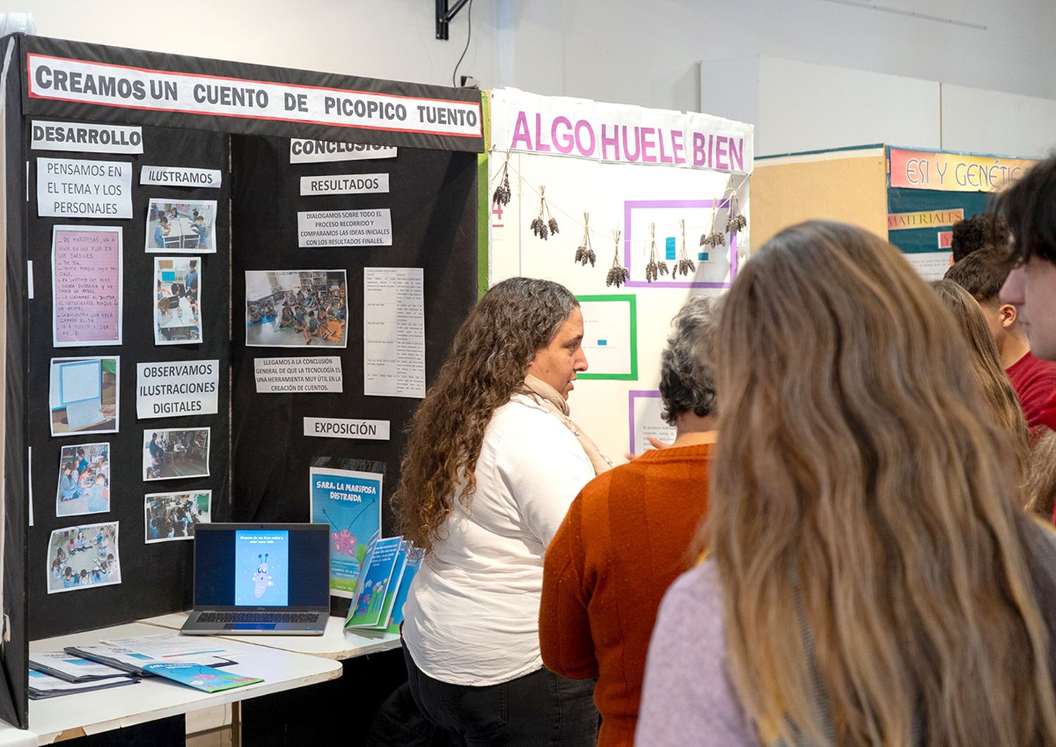 Interés. En la muestra de trabajos de alumnos