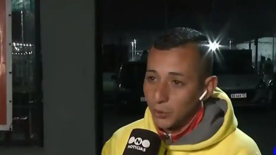 Ariel Paniagua, recibió una trompada y una patada en la cabeza que lo desmayó.