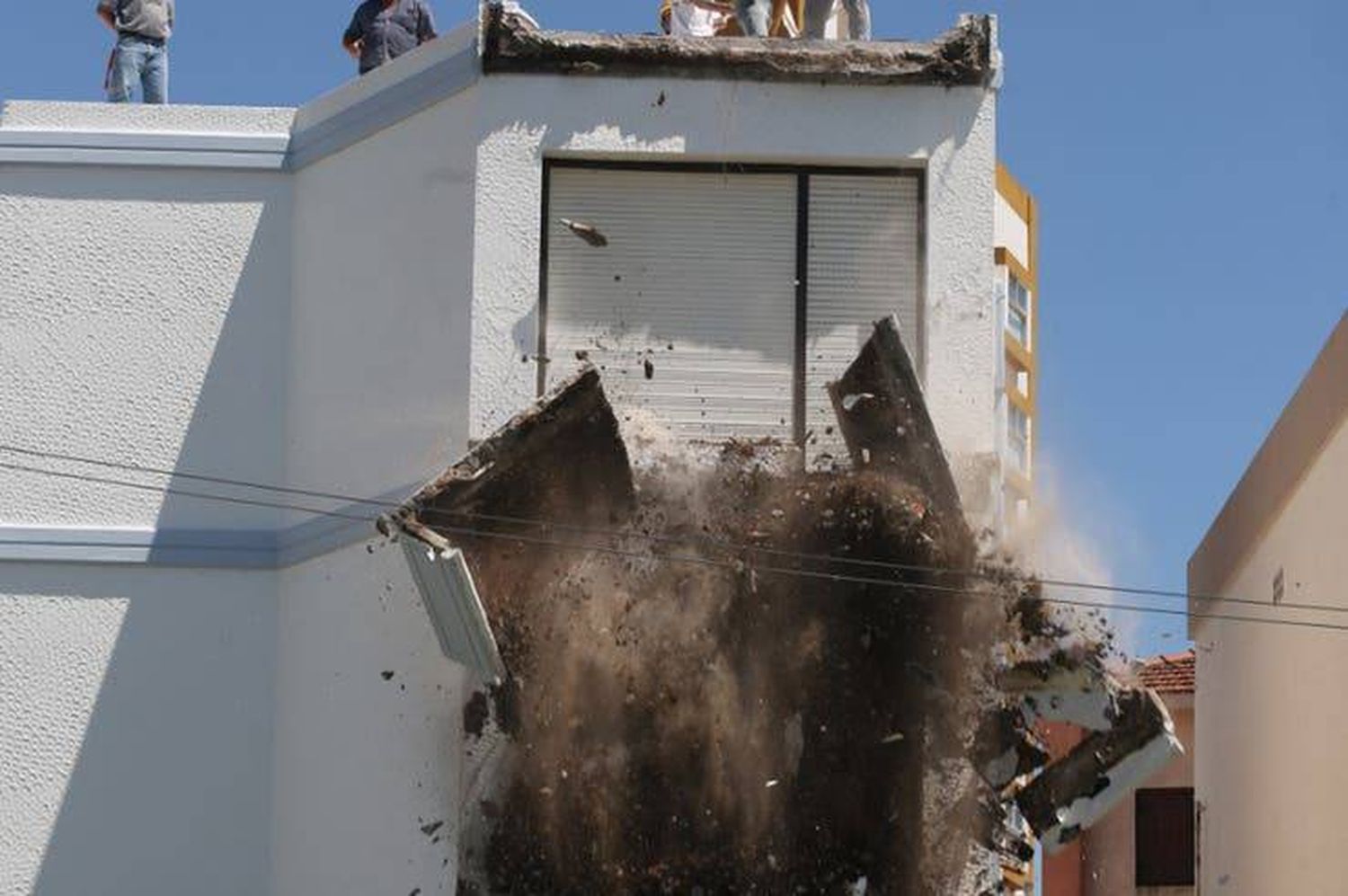 Milagro en Villa Gesell: cayeron tres balcones pero no hubo víctimas