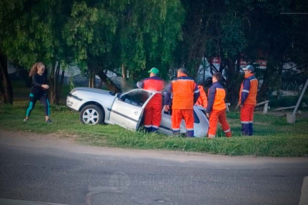 ¿Error de cálculos?: salió del hotel alojamiento, le erró al camino y terminó en una zanja