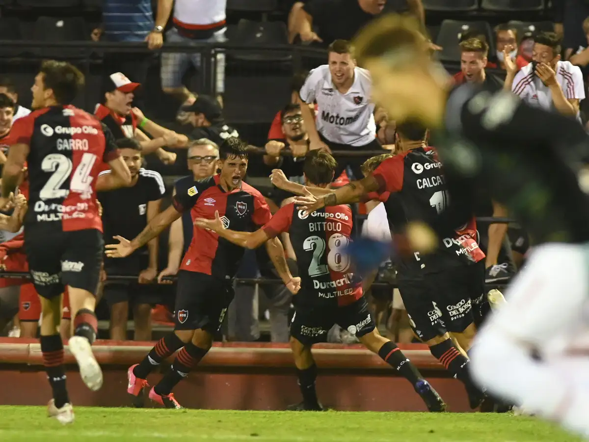 Newell's venció al “Rojo” sobre el final
