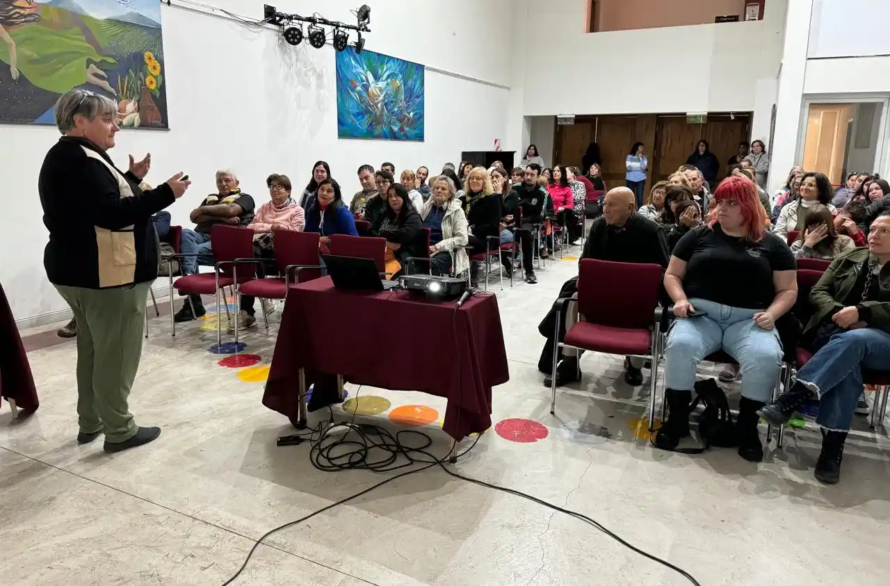 El taller estuvo a cargo de la ingeniera agrónoma Laura De Luca, de la Agencia de Maipú.