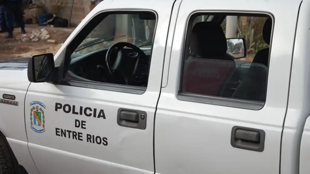 La víctima fue encontrada en la vereda y logró revelar quién fue el agresor.