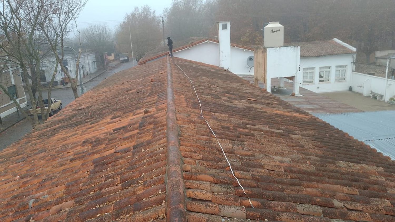 Comenzó la obra de recambio del techo en la Primaria de Vela
