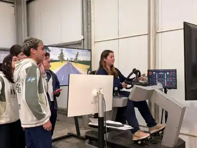 Continúan las visitas al Centro de Simuladores de Venado Tuerto