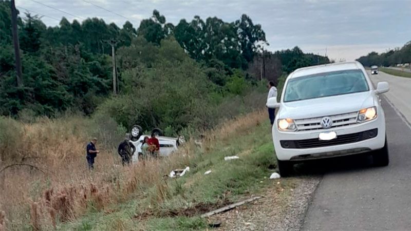 Tremendo vuelco en la Ruta 14: Hospitalizaron a las dos mujeres que iban en el auto