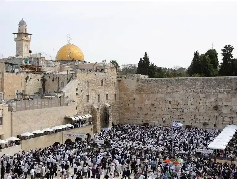 Judíos en el Muro de las Lamentos.