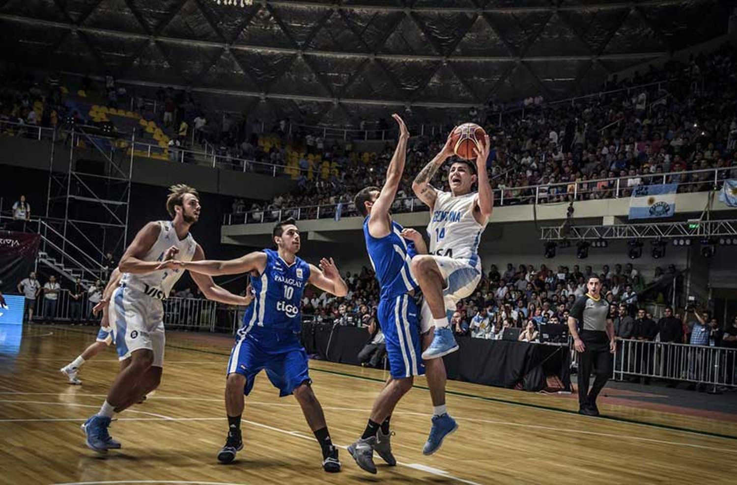 Debut con victoria del básquetbol argentino