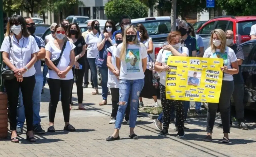 Rosario: “abrazo simbólico” y reclamo de Justicia por la muerte de un docente asesinado