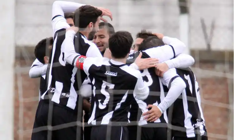 Fútbol local: Atlético Mar del Plata mete miedo