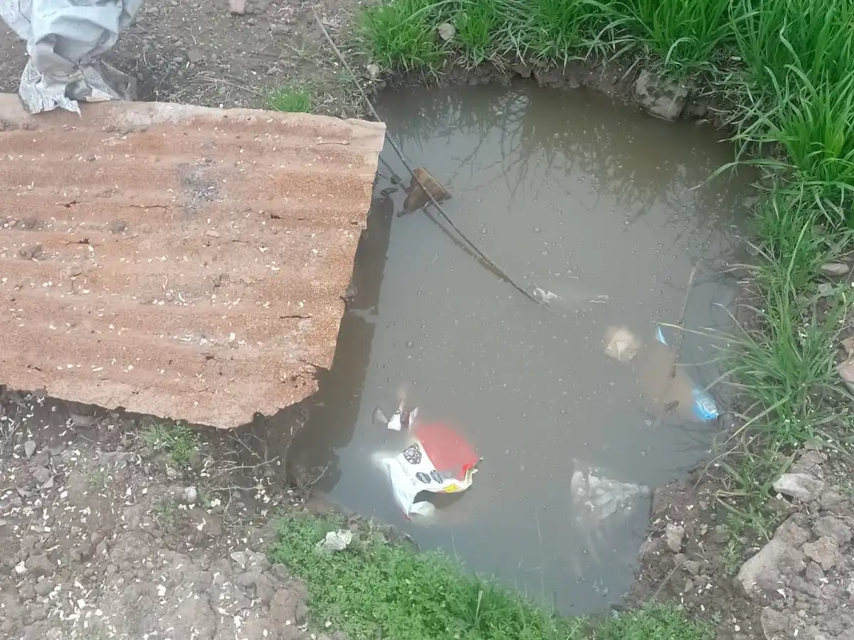 La damnificada reclama desde mayo en las oficinas de Obras Sanitarias.