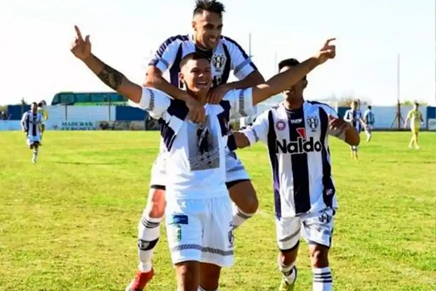 Conocido futbolista está en grave estado tras una violenta pelea entre barras