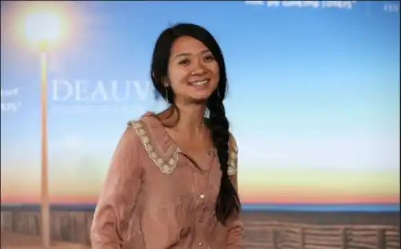 «Nomadland» hace historia en los Globos de Oro