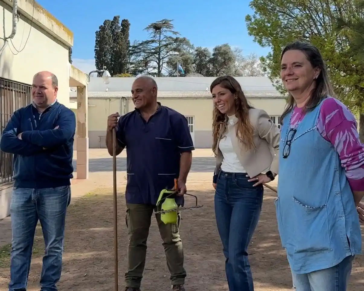 Galnares visitó la Escuela Fiscal N°169 en Amenábar.