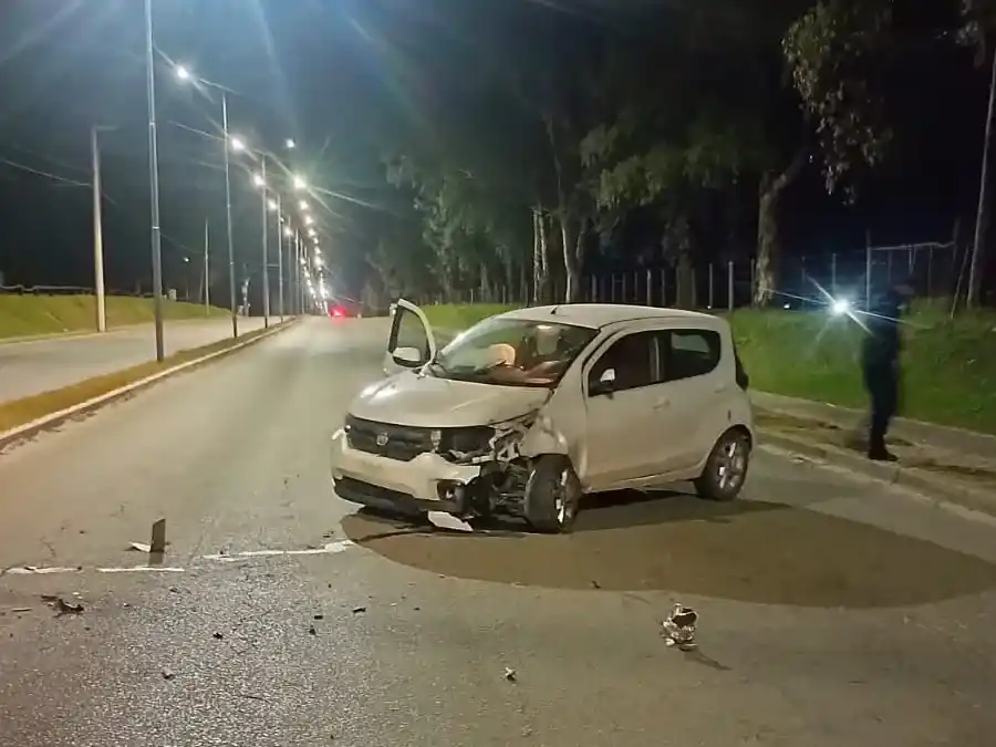 El siniestro se produjo en la intersección de avenida Lunghi y avenida Pujol.