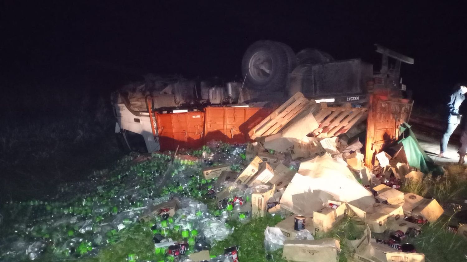 Fuerte choque de dos camiones frente a la III Brigada Aérea