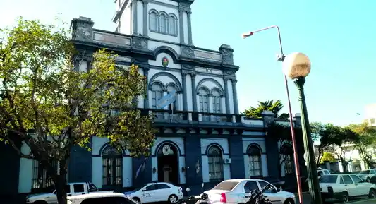 Tres delincuentes entraron a una vivienda: un detenido