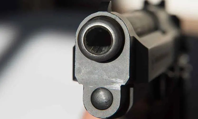Una de las armas encontradas al militar es robada.