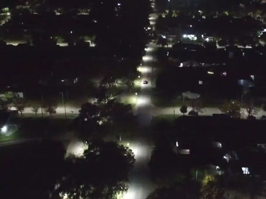 Avanzan las obras de recambio lumínico en Crespo con más de 250 luminarias LED instaladas