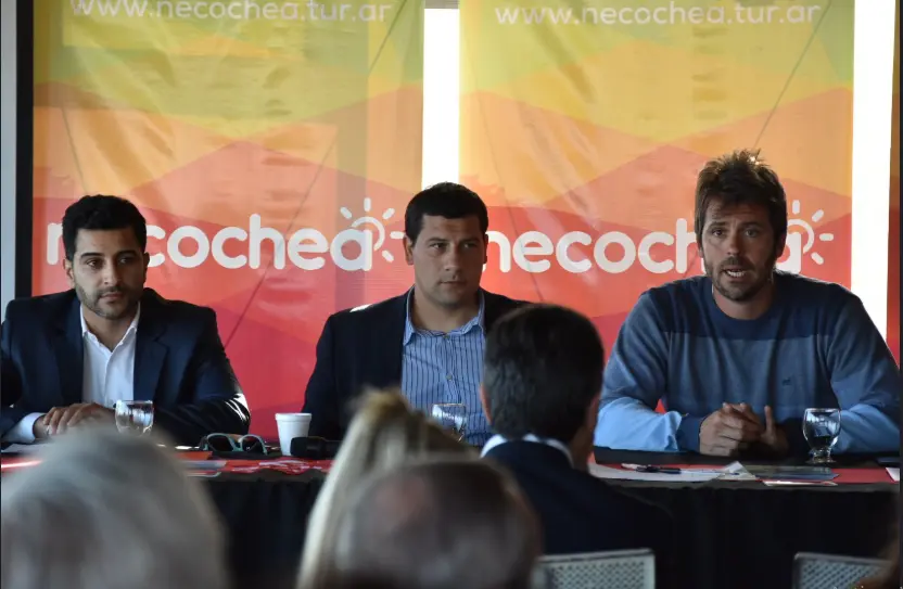 Reunión por los descuentos especiales para el verano