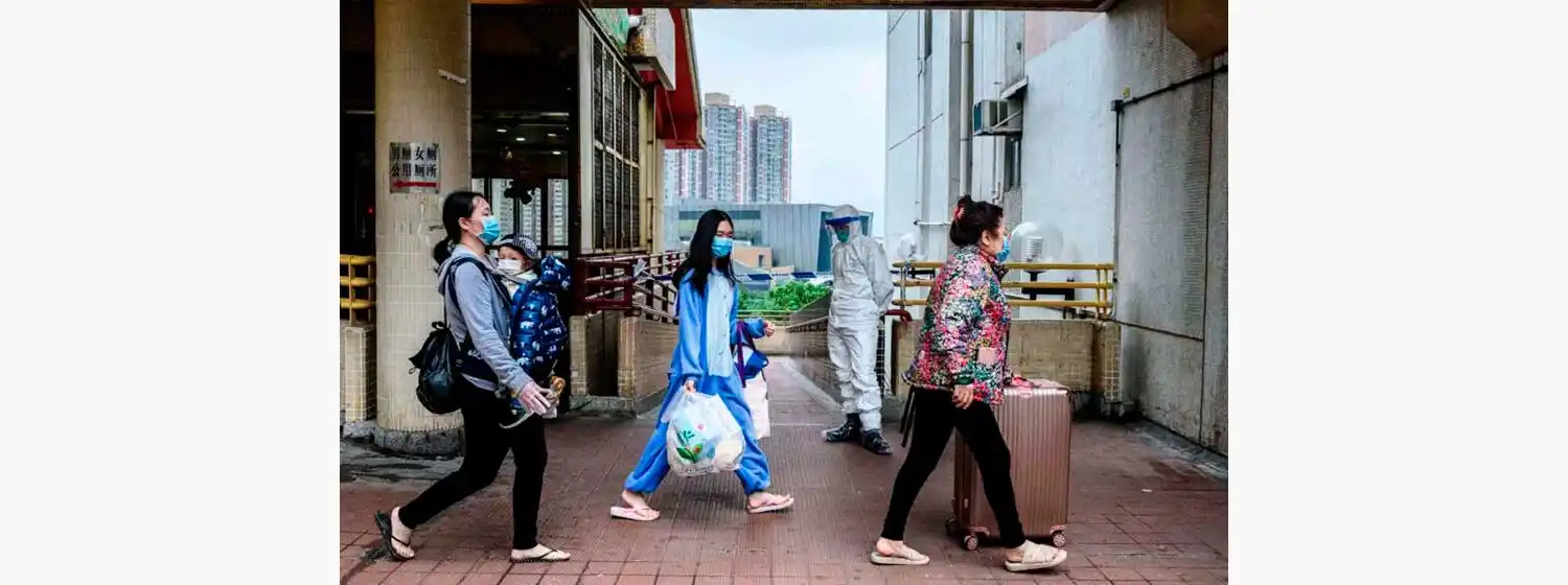 Hong Kong evalúa nuevas medidas de restricción ante récord diario de casos