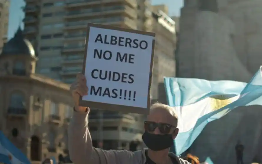 Rosarinos se movilizaron al Monumento en contra de las medidas de Alberto Fernández