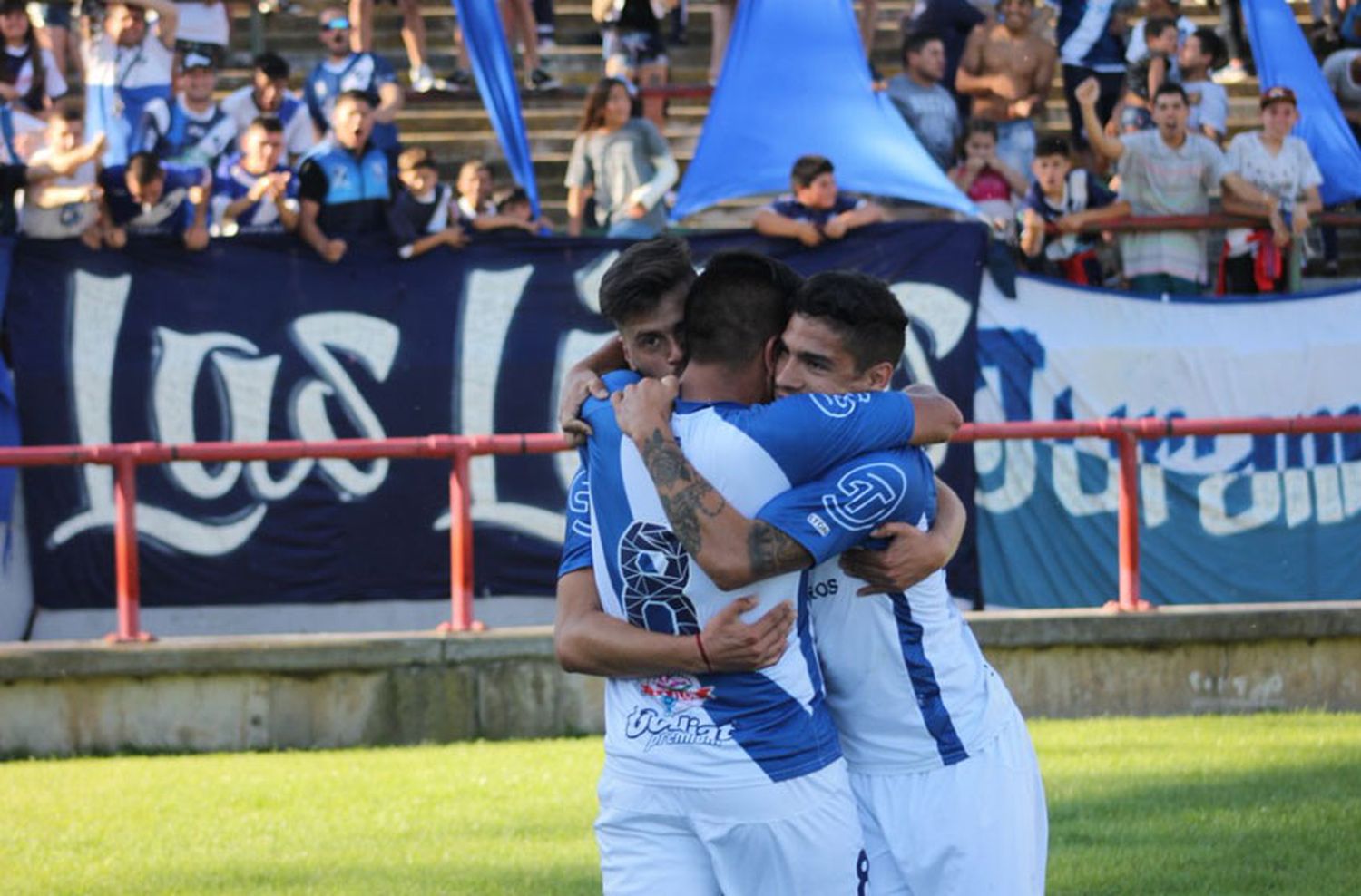 Alvarado con su hinchada visita Concepción del Uruguay