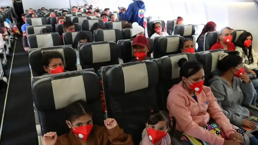 Siguen llegando migrantes: vuelo con 315 venezolanos aterrizó en Maiquetía