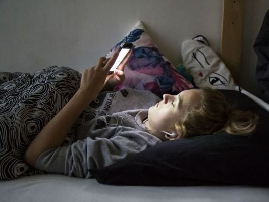 Falta de sueño en adolescentes: investigadores registraron numerosos riesgos para la salud