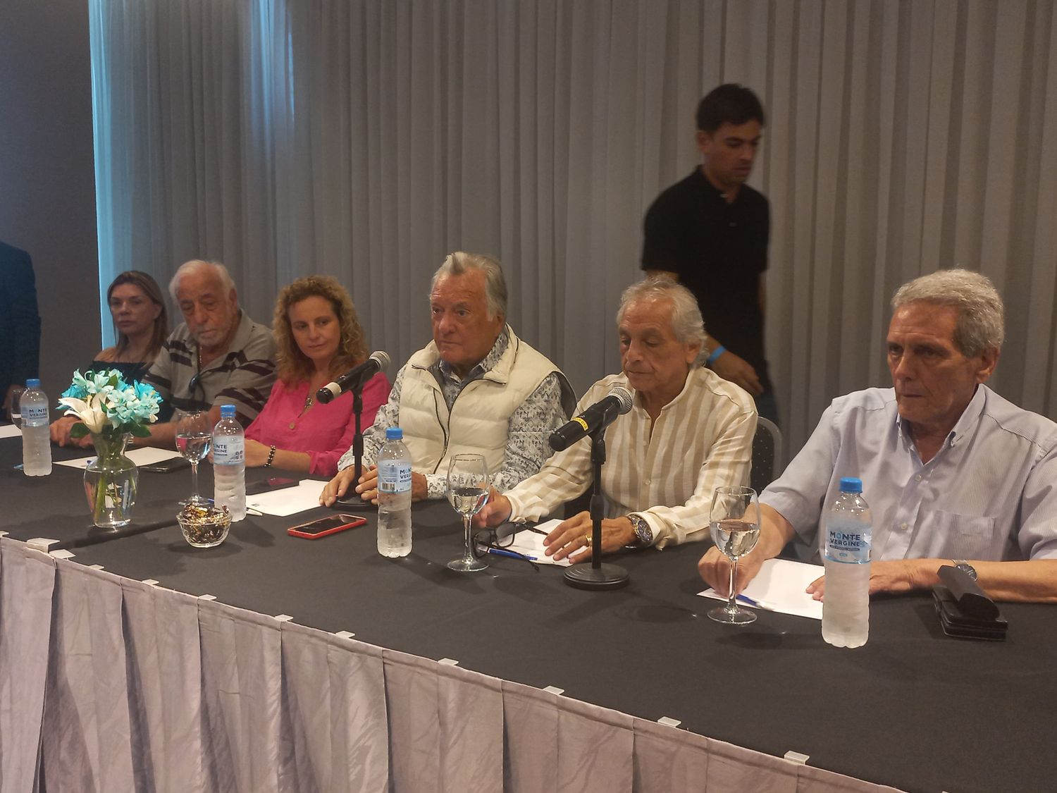 "Vamos a competir", dijo el sindicalista.