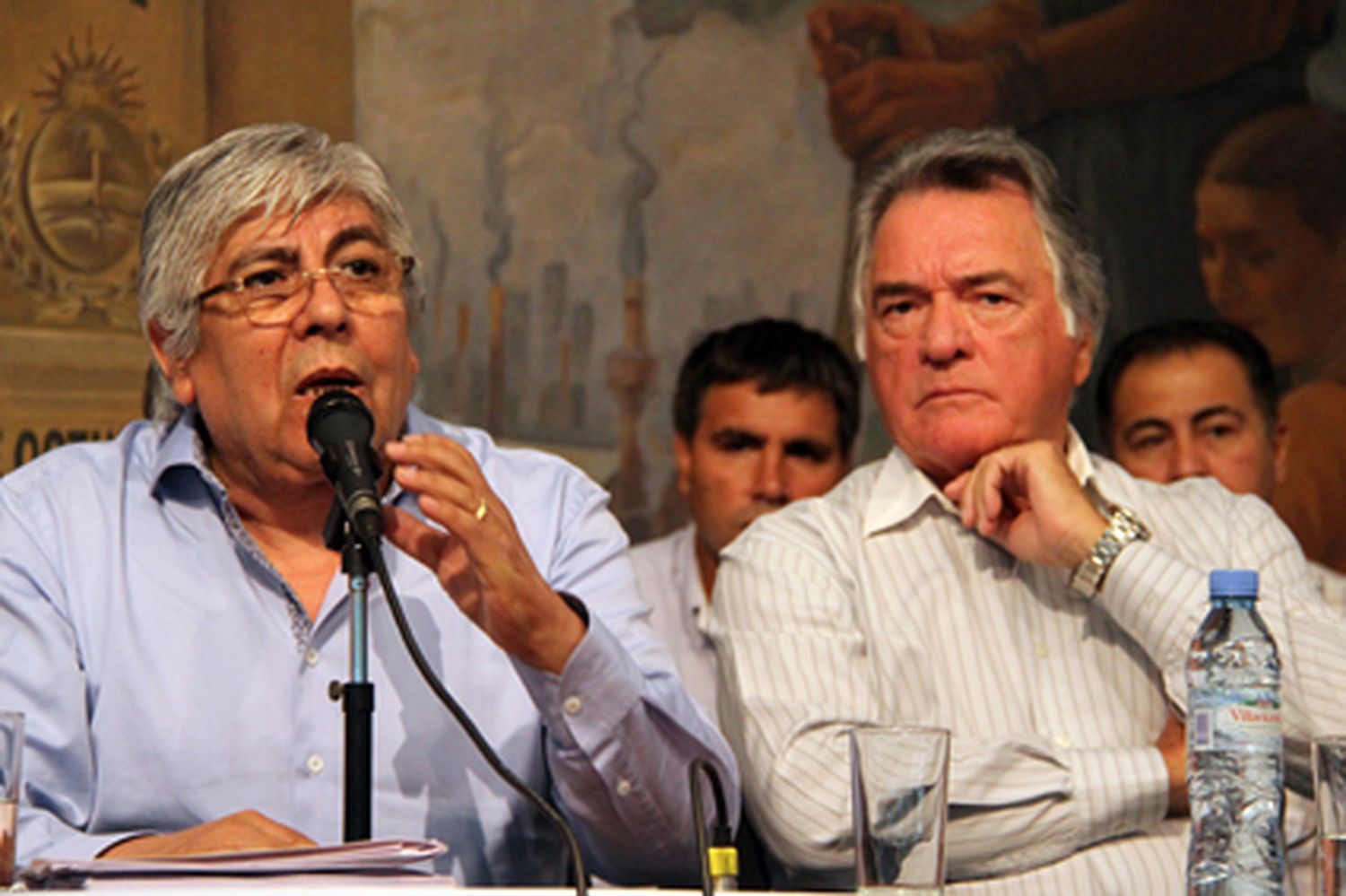 Moyano y Barrionuevo definen "plan de acción" en un plenario de la CGT