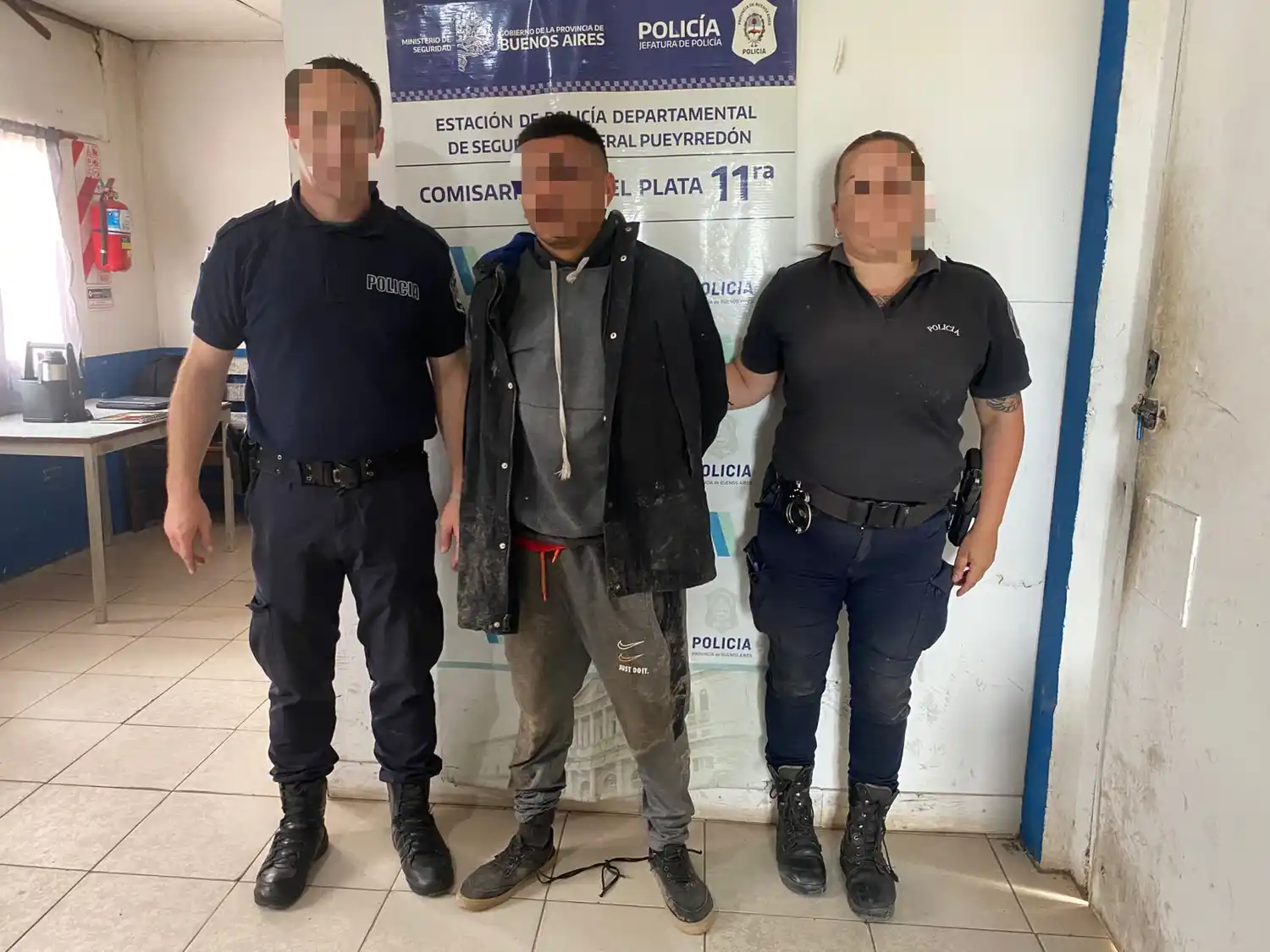 El ladrón se había llevado la billetera con dinero en efectivo.