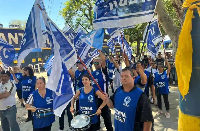 Apuntan a Chiqui Tapia por la falta de pago a empleados de Utedyc: «Está jugando con los sueldos de las familias»