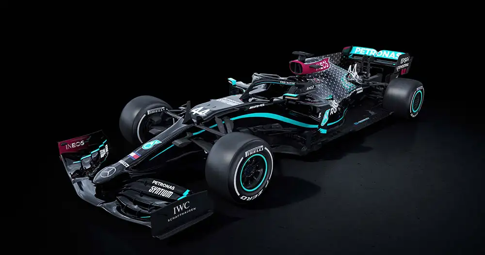 Mercedes lucirá autos negros
