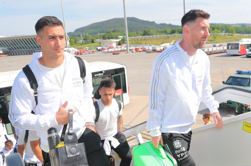 La Selección Argentina arribó a Londres para la “Finalissima” con Italia