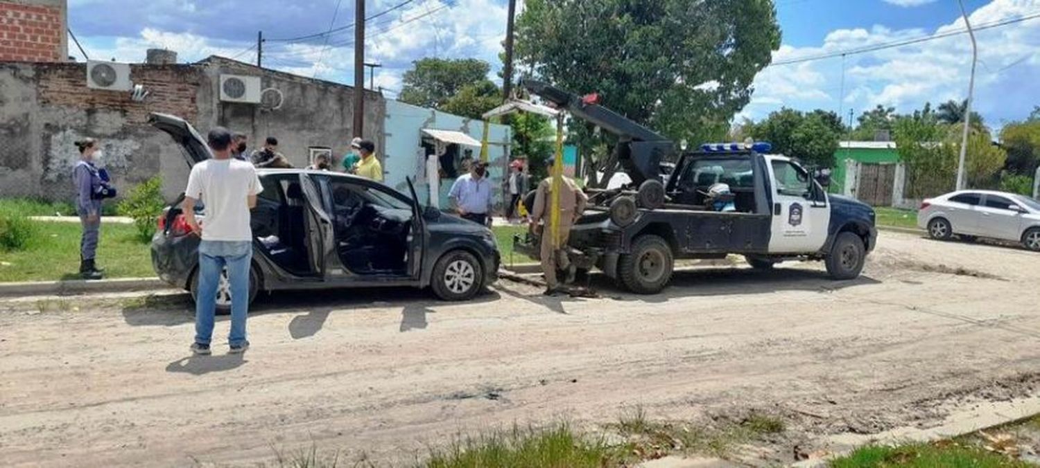 Robaron un auto y lo abandonaron en el barrio Las Orquídeas